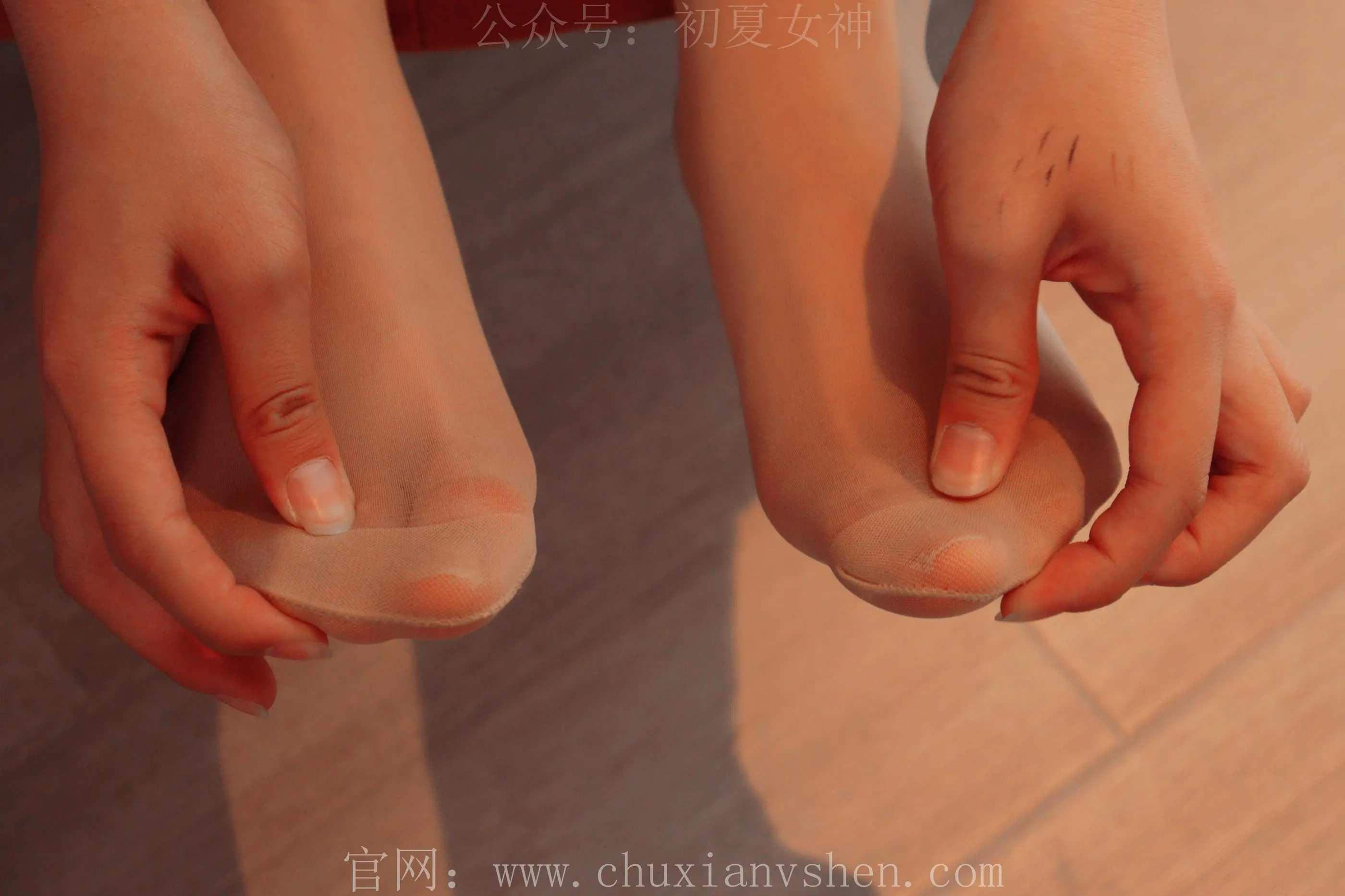 初夏女神 NO.005 沙沙 牛仔M码长裙搭小黑皮鞋 [112P]插图6